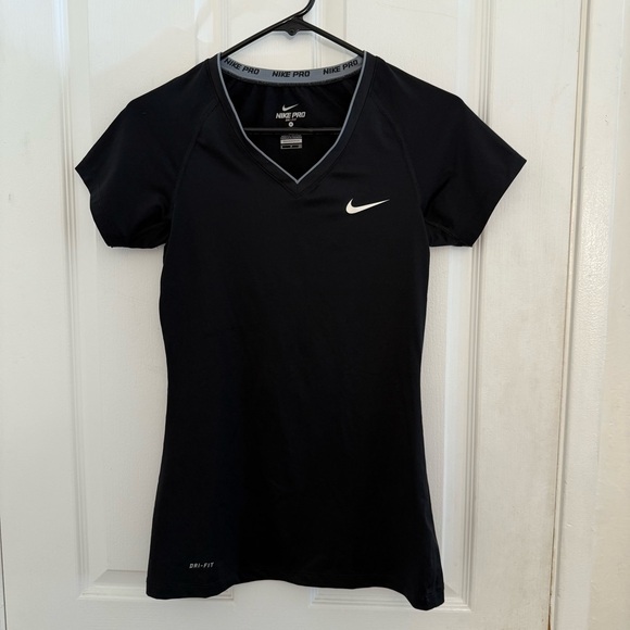 Nike Women's Black Short Sleeve Tee - Picture 1 of 3